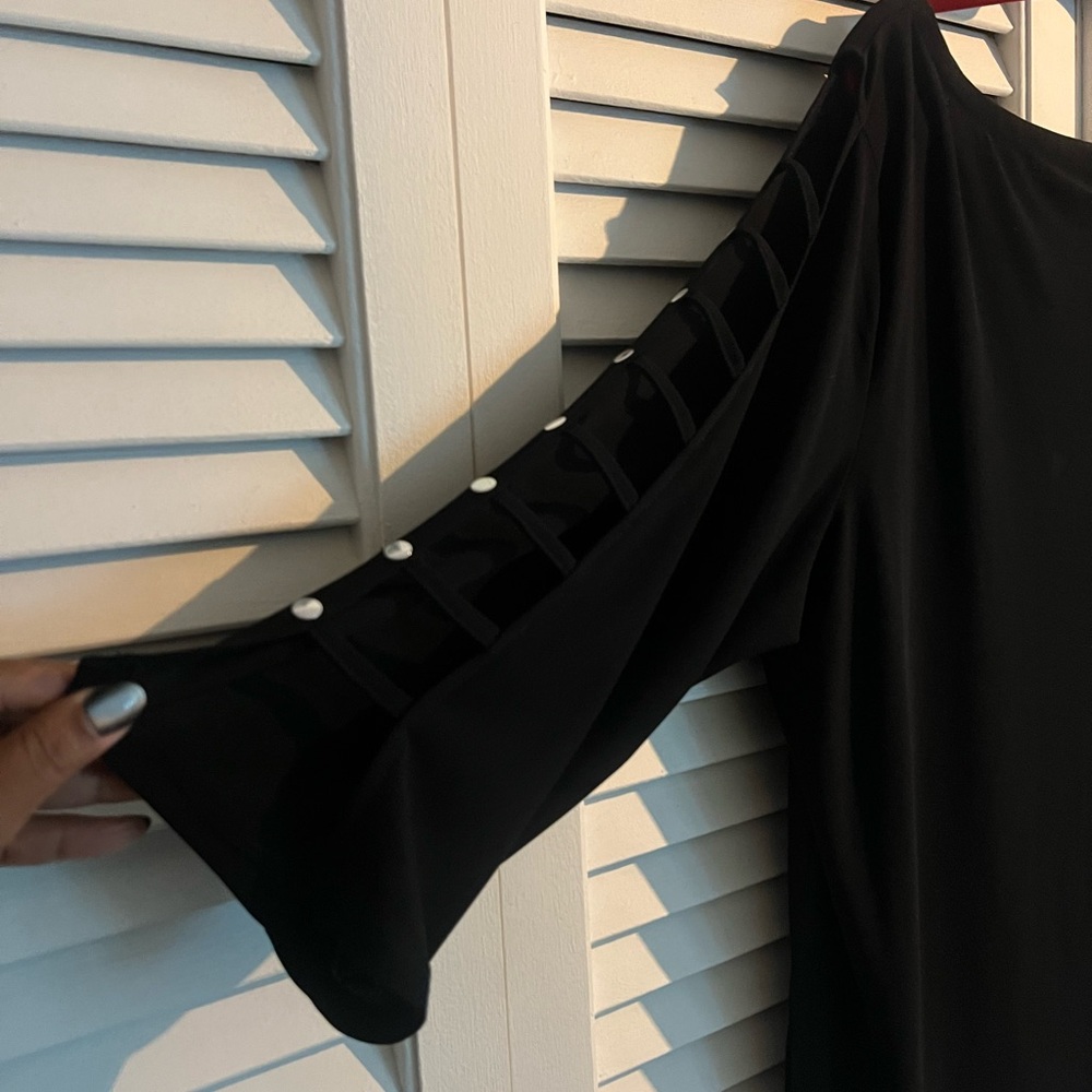 Black blouse - Picture 2 of 3